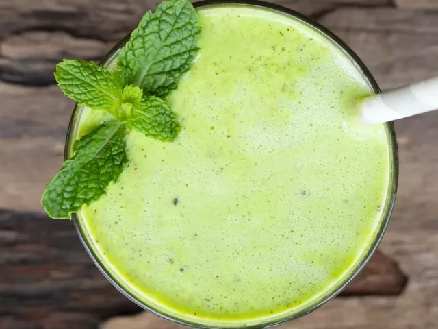 Green smoothie to promote clear skin