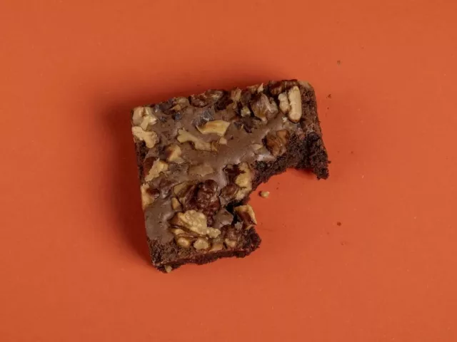 No-Bake Vegan Brownies - The Wellnest by HUM Nutrition