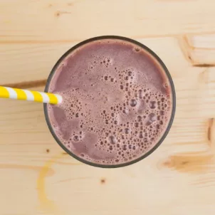 A Nutritionist-Approved Chocolate Shake Recipe - The Wellnest by HUM Nutrition