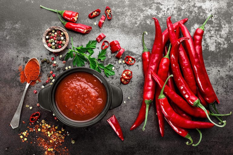 Hot peppers and spices with capsaicin, which can stimulate weight loss on the satiating diet