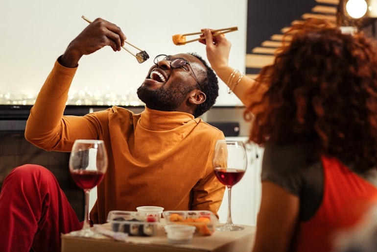 Couple eating sushi to illustrate the first cephalic phase of digestion