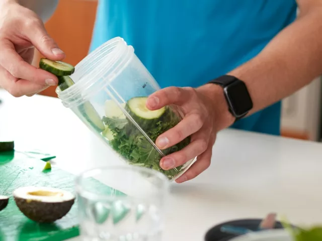 Active man making a green smoothie as an easy way to detox the body daily and naturally