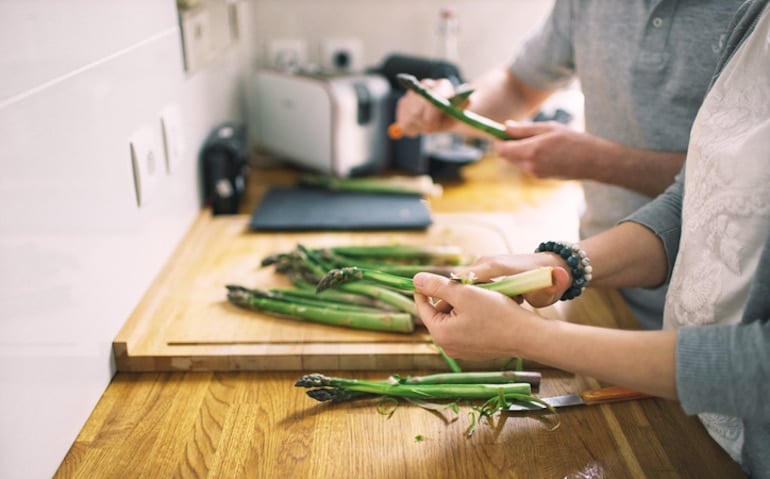 Couple preparing asparagus for dinner, which is the most common food that causes smelly urine