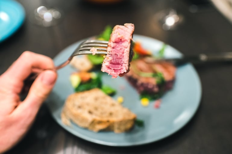 Man eating fresh tuna for a healthy fish choice