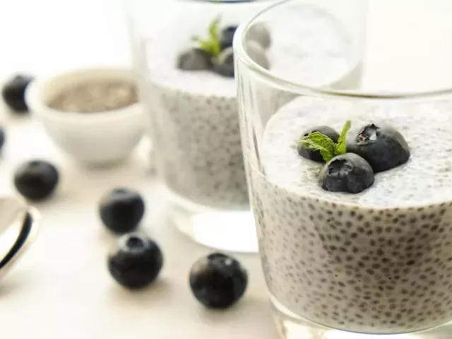 Low FODMAP blueberry chia pudding for a healthy breakfast