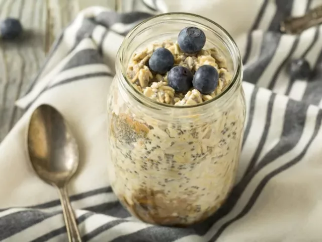 Golden milk overnight oats recipe