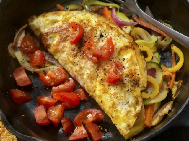 Veggie omelette with rainbow veggies