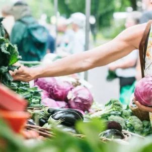 woman shopping at farmer's market