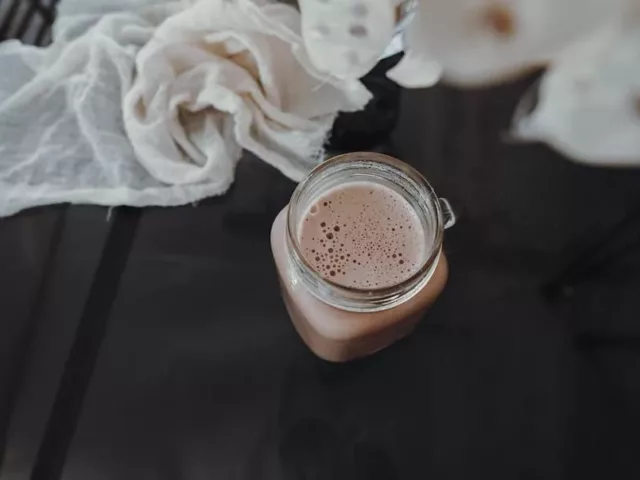 post workout smoothie strawberry chocolate