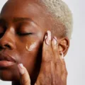 how to use retinol woman applying to skin