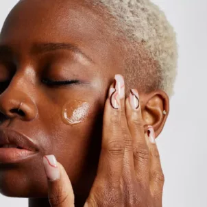 how to use retinol woman applying to skin