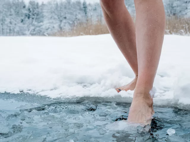 Bath and body perks: Here's why you should bathe with your friends this winter