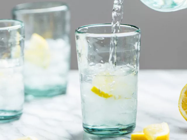 does sparkling water hydrate you