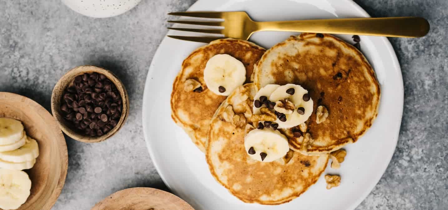 Anyone else uses a protein shaker for mixing pancake batter? : r/lifehacks