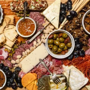 how to build a healthy charcuterie board