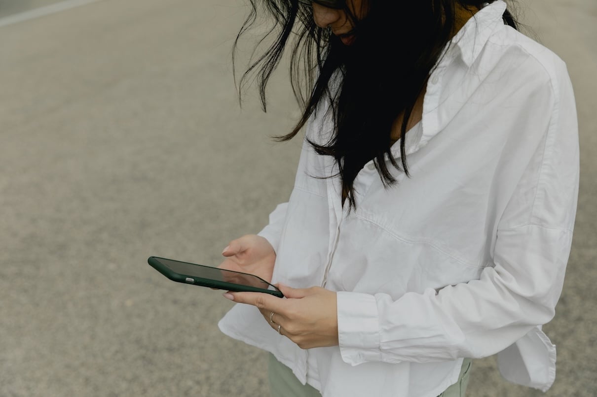 Put the Cell Phone Down at These Key Times, Here’s Why