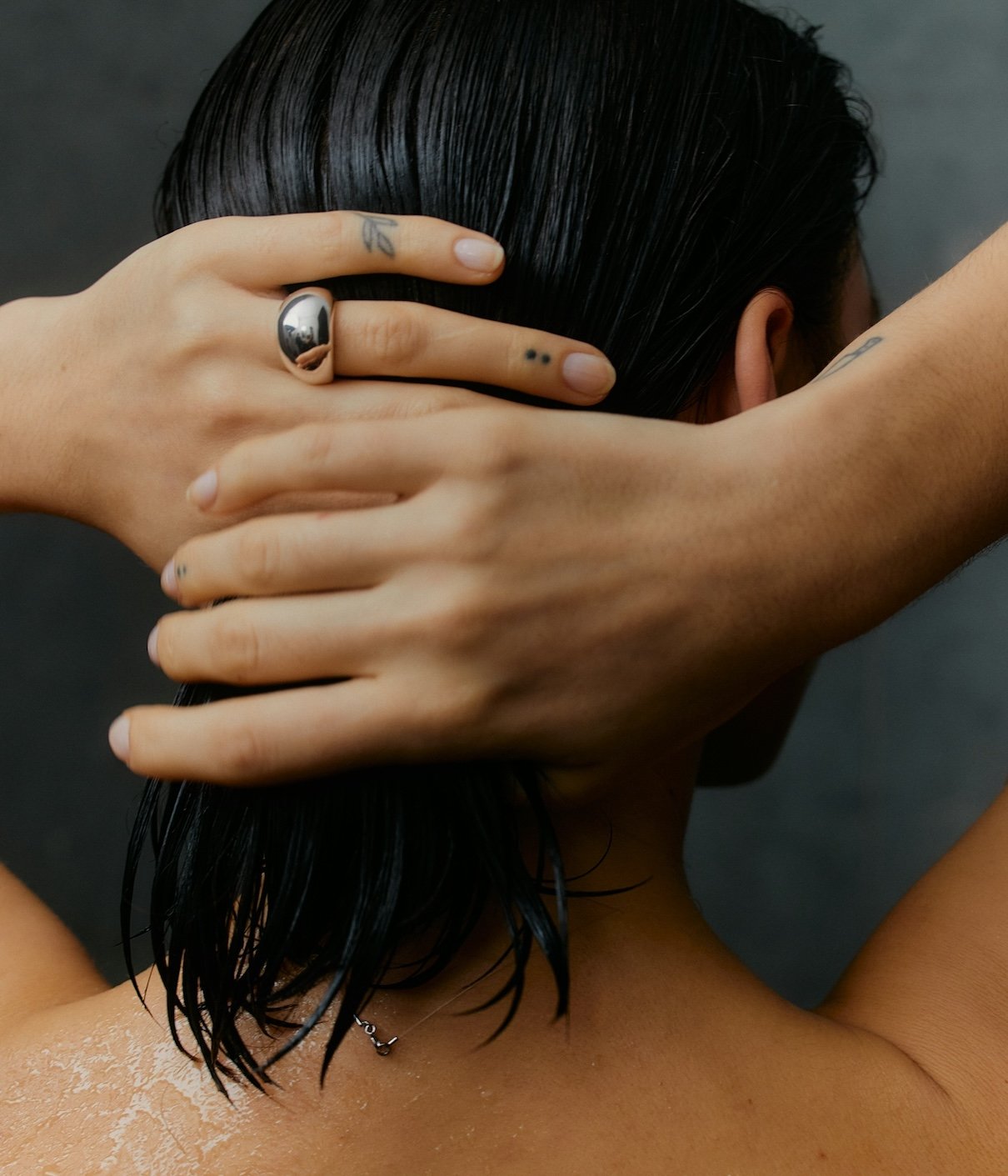Can ‘Dark Showering’ Actually Reduce Stress and Improve Sleep?